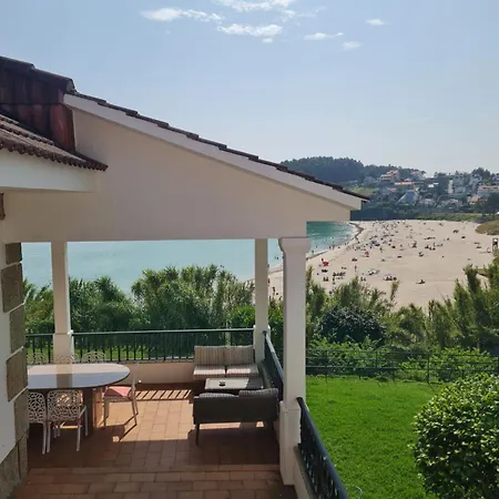 En Sanxenxo, En Playa Canelas *