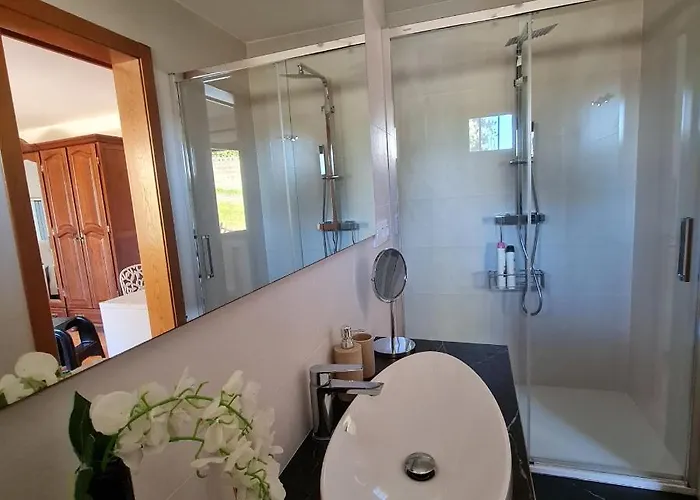 En Sanxenxo, Encima De La Playa Canelas * Sanxenxo