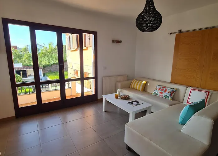 En Sanxenxo, Encima De La Playa Canelas