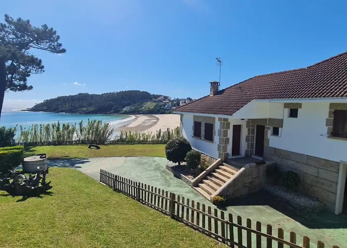 En Sanxenxo, Encima De La Playa Canelas