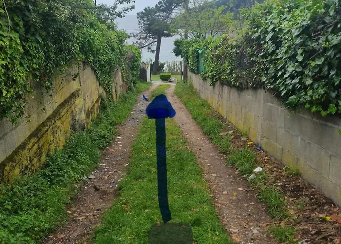 En Sanxenxo, Encima De La Playa Canelas